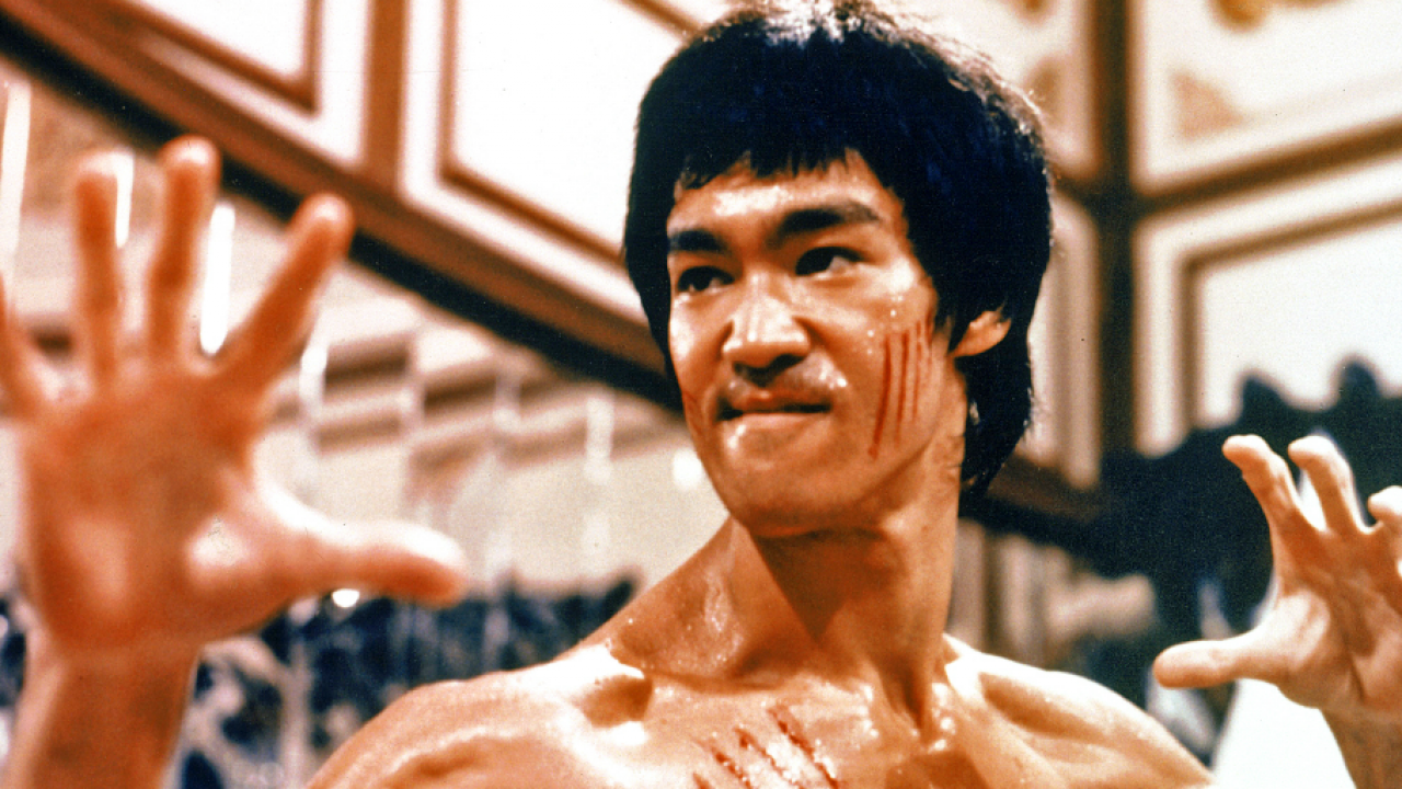 Dragon La Vida De Bruce Lee Como Convertirse En Agua Beon Las Novedades De Musica Y Video Claro De Latinoamerica