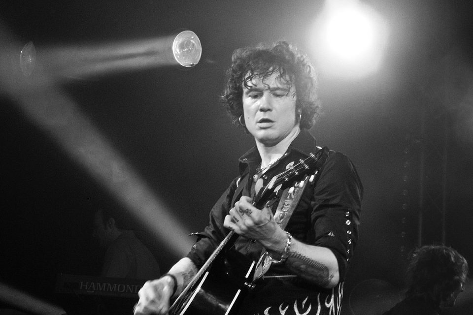 1200px-Enrique_Bunbury_-_16-960x640.jpg